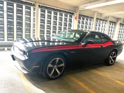 Used 2013 Dodge Challenger R/T RWD image 4