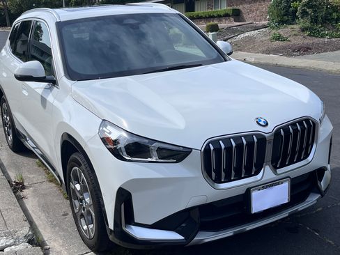 Used 2025 BMW X1 xDrive28i w/ Convenience Package AWD/4WD image 4