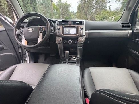 Used 2018 Toyota 4Runner SR5 Premium image 11