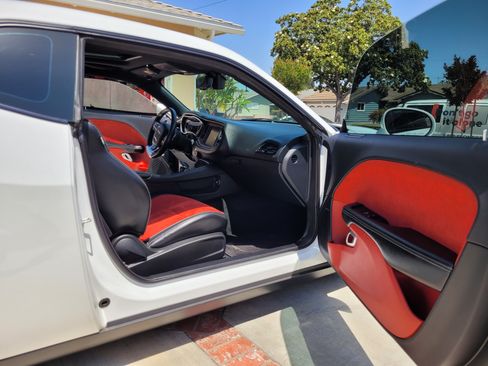 Used 2015 Dodge Challenger SRT w/ Technology Group image 11