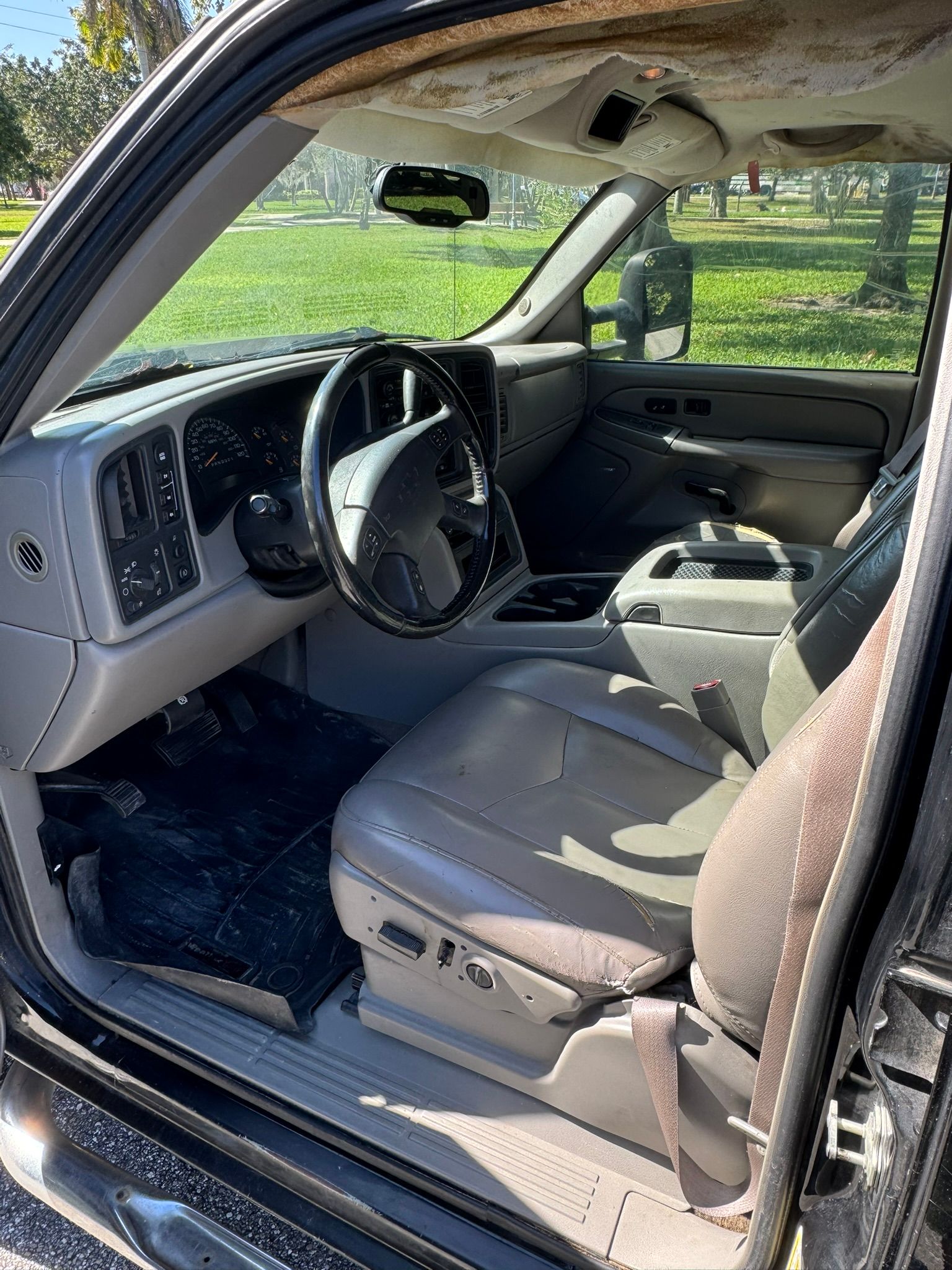 Used 2006 Chevrolet Silverado 1500 LT w/ Light Duty Power Package AWD/4WD image 11