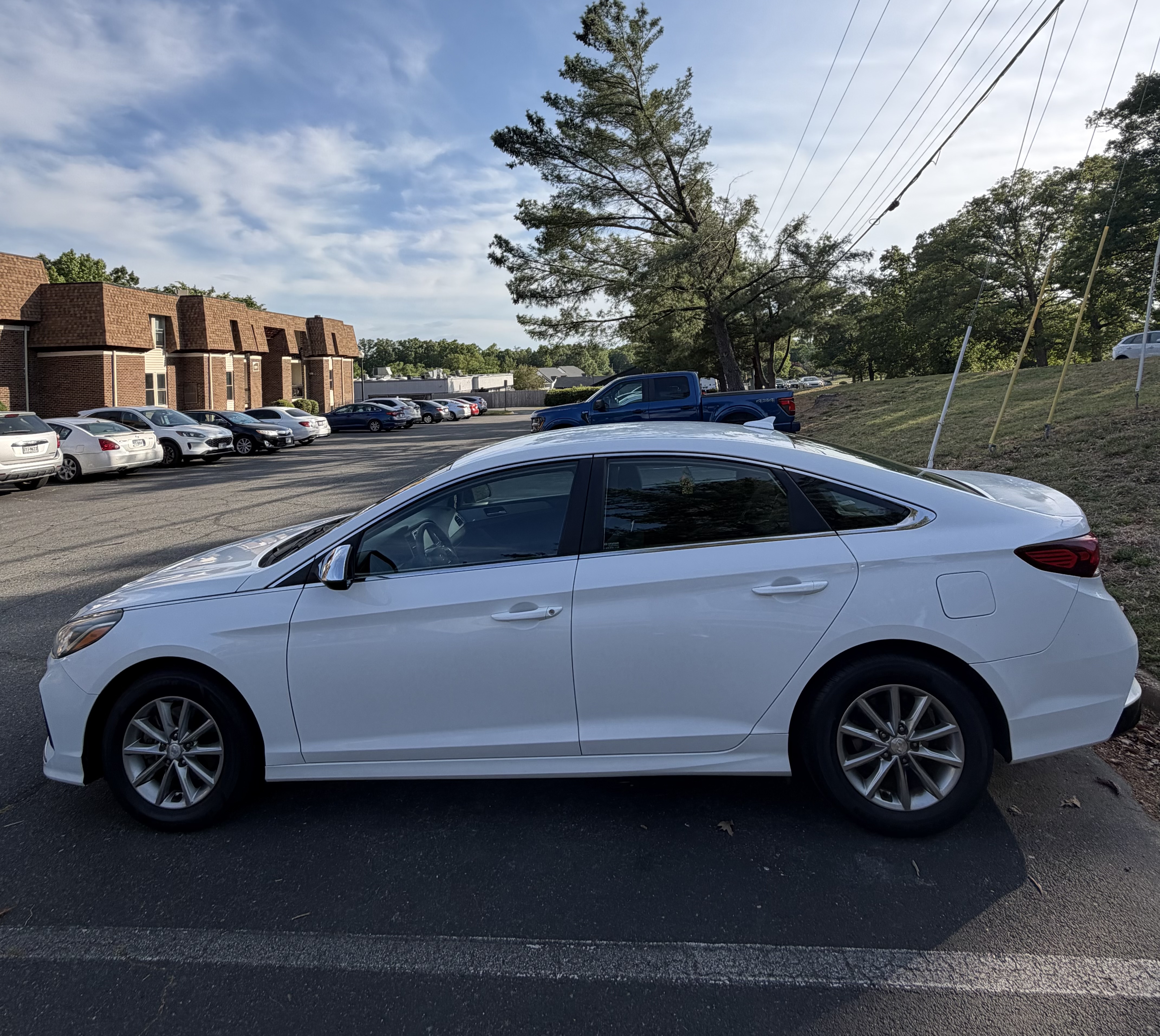 Used 2018 Hyundai Sonata SE w/ Cargo Package FWD image 8