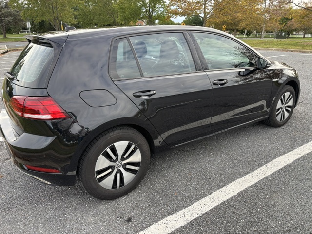 Used 2017 Volkswagen e-Golf SE w/ DC Fast Charging Package FWD image 5