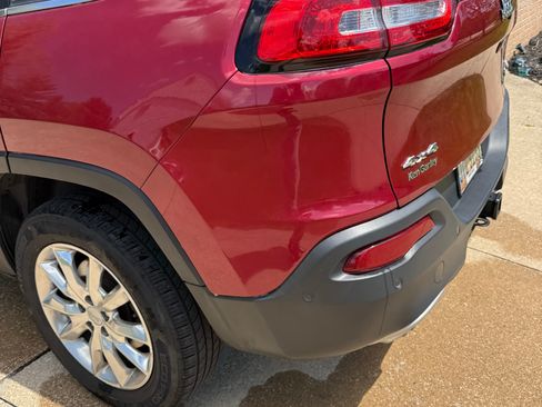 Used 2017 Jeep Cherokee Limited w/ Luxury Group AWD/4WD image 4