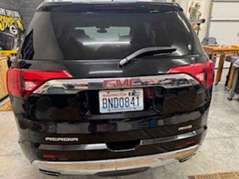 Used 2018 GMC Acadia Denali w/ Technology Package image 9