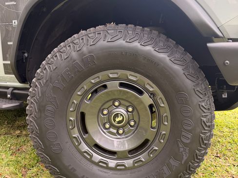 Used 2023 Ford Bronco Everglades AWD/4WD image 11