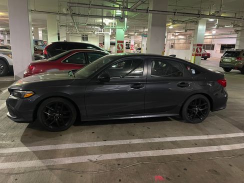 Used 2023 Honda Civic Sport image 5