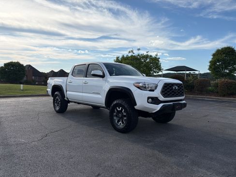 Used 2020 Toyota Tacoma TRD Off-Road AWD/4WD image 1