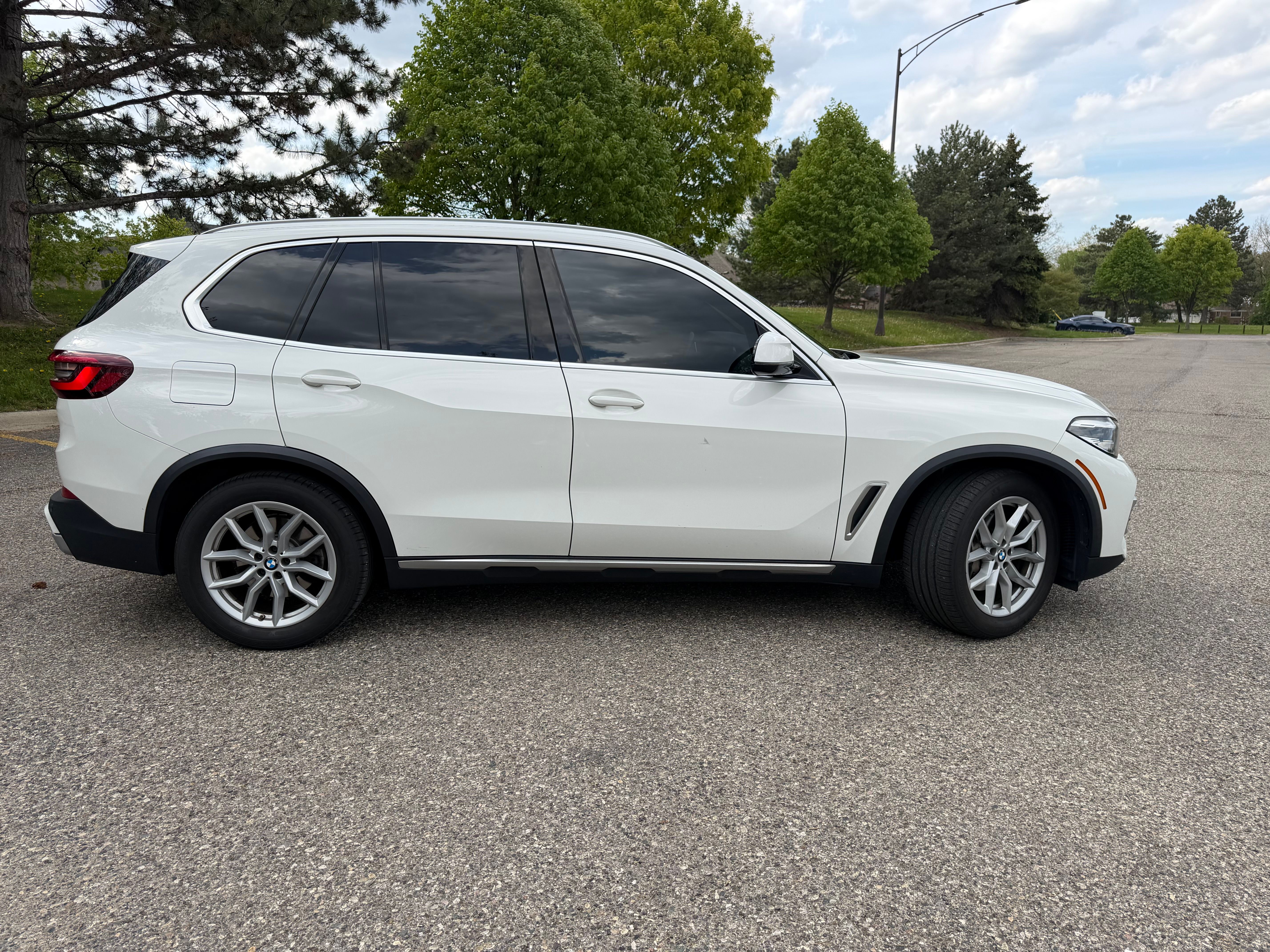 Used 2021 BMW X5 xDrive40i w/ Convenience Package AWD/4WD image 5