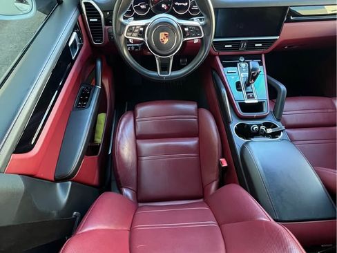Used 2020 Porsche Cayenne S image 11