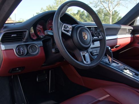 Used 2017 Porsche 911 Carrera 4 image 13