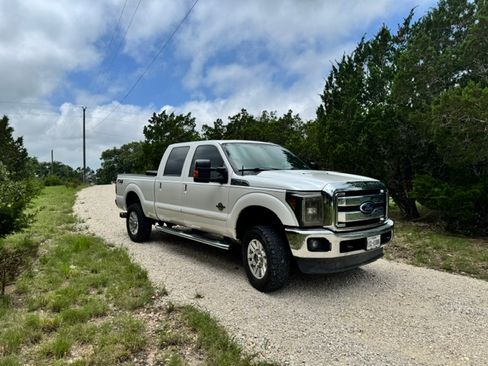 Used 2015 Ford F250 Lariat w/ Lariat Ultimate Package AWD/4WD image 4