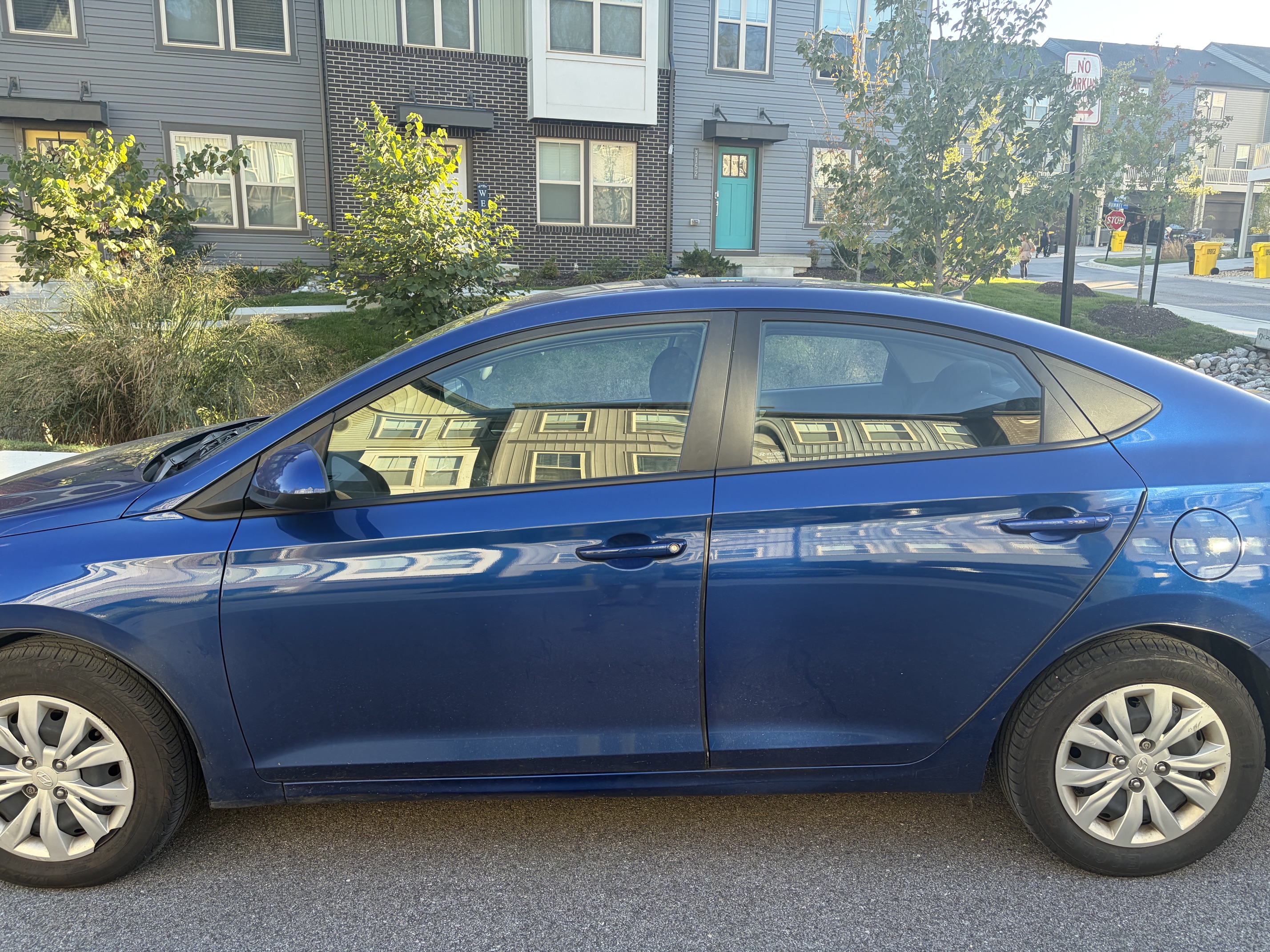 Used 2022 Hyundai Accent SE FWD image 2