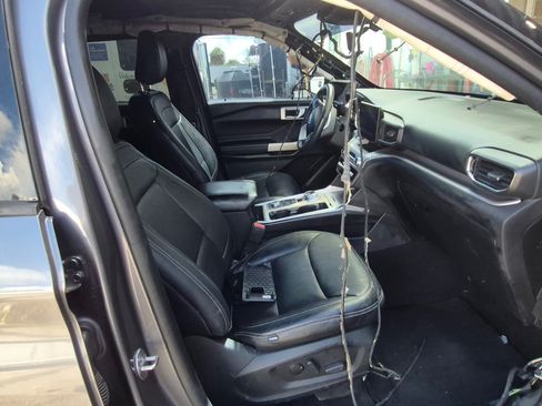 Used 2021 Ford Explorer XLT w/ Equipment Group 202A image 8