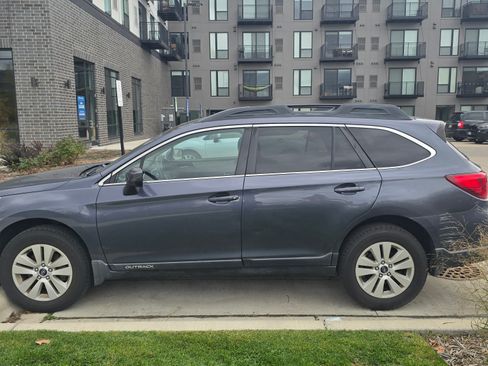 Used 2017 Subaru Outback 2.5i Premium image 6