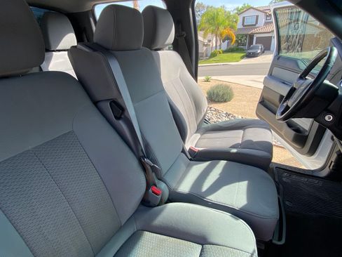 Used 2011 Ford F150 XLT w/ XLT Convenience Pkg image 9