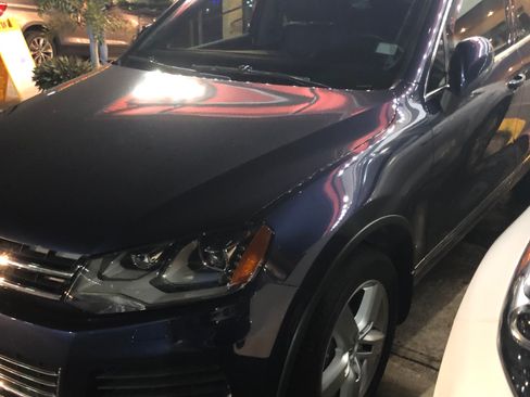 Used 2014 Volkswagen Touareg Executive AWD/4WD image 5