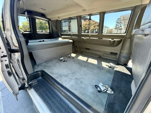 Used 2008 Chevrolet Express 3500 Passenger w/ LT Preferred Equipment Group RWD image 24