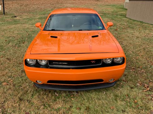 Used 2014 Dodge Challenger R/T image 9