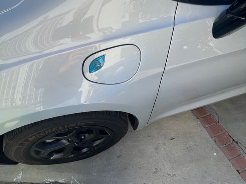 Used 2024 Chrysler Pacifica Limited image 6