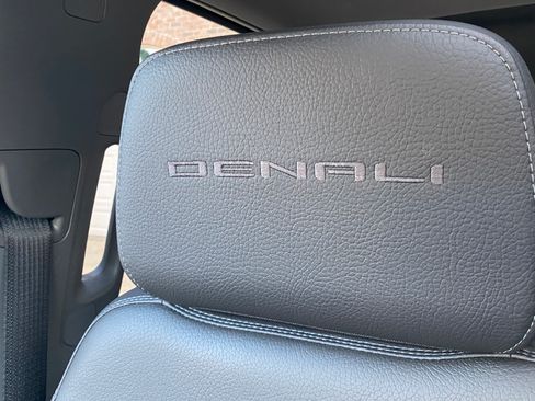 Used 2021 GMC Sierra 1500 Denali w/ Denali Ultimate Package image 10