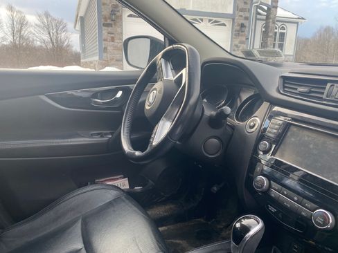 Used 2017 Nissan Rogue Sport SL image 8