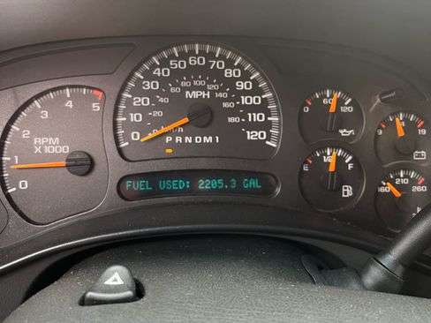 Used 2006 Chevrolet Silverado 2500 LT w/ Heavy-Duty Power Package image 12