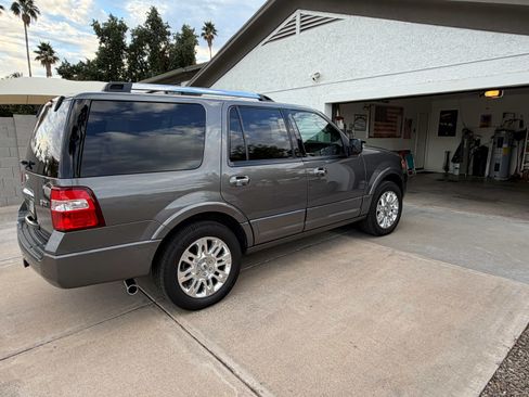 Used 2013 Ford Expedition Limited image 4