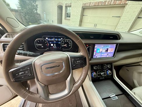 Used 2021 GMC Yukon Denali AWD/4WD image 9