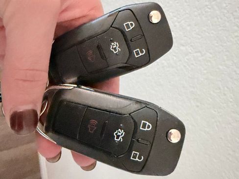 Used 2016 Ford Fusion SE image 11