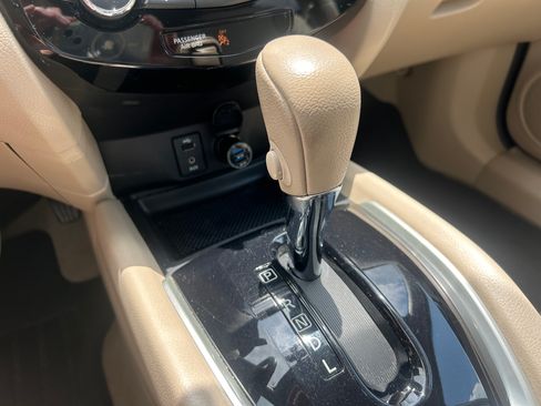 Used 2015 Nissan Rogue SL w/ SL Premium Package FWD image 28