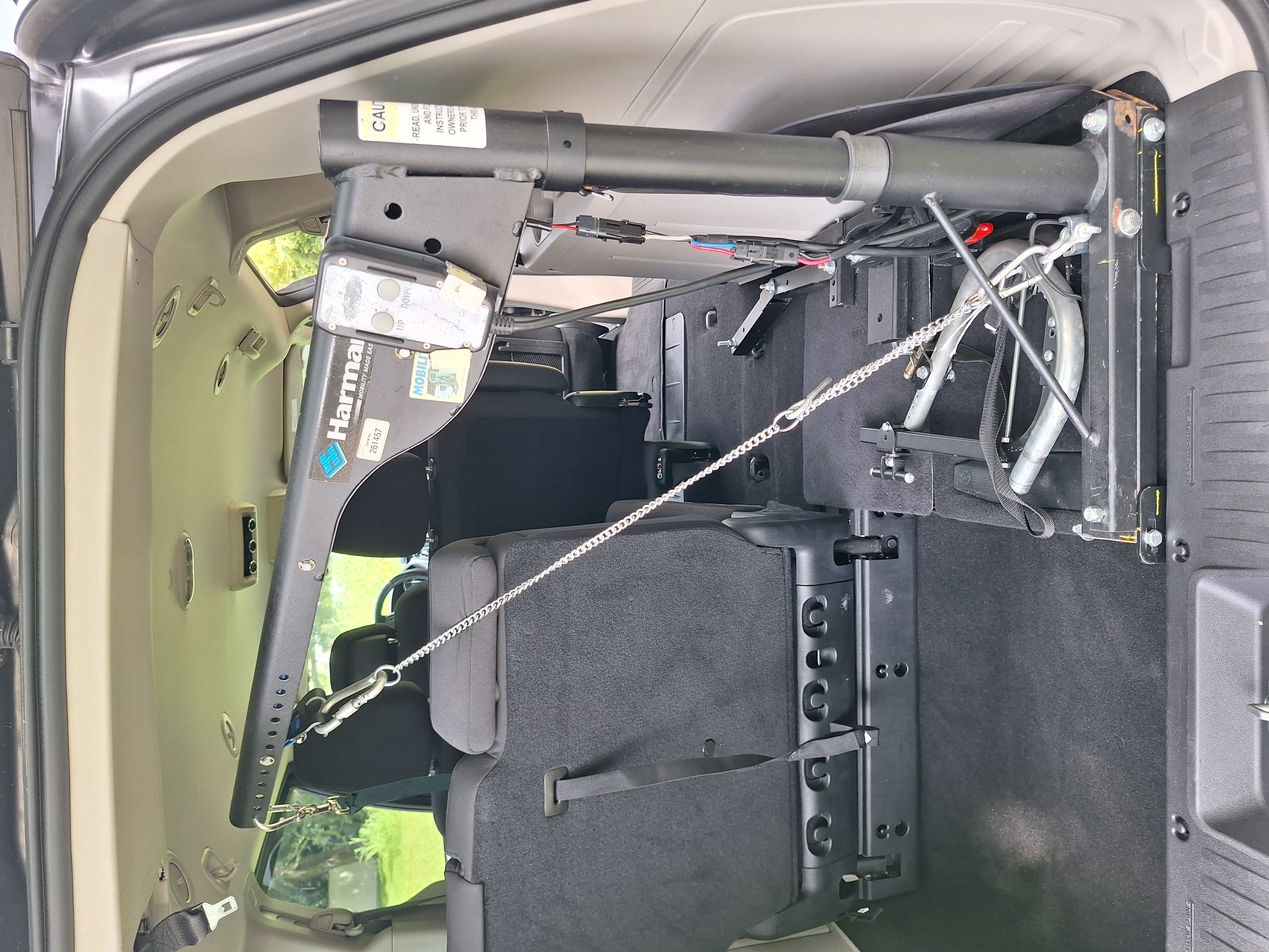 Used 2020 Dodge Grand Caravan SE w/ UConnect Hands-Free Group FWD image 2