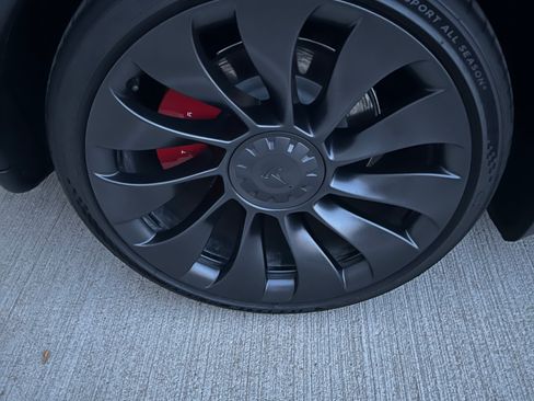 Used 2022 Tesla Model Y Performance image 14