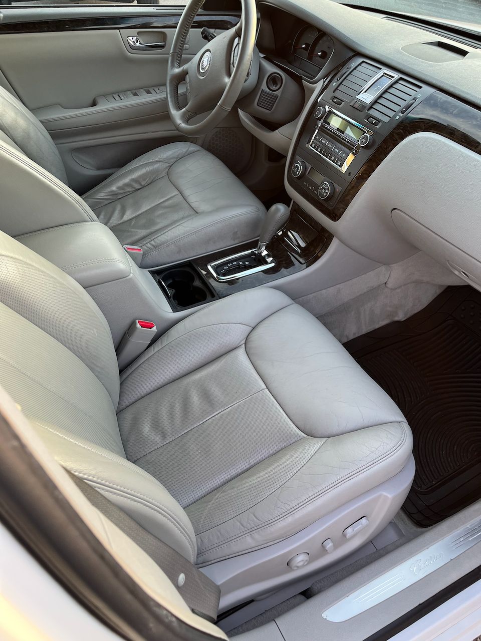 Used 2008 Cadillac DTS FWD image 12