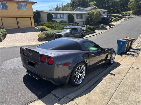 Used 2012 Chevrolet Corvette Z06 w/ 2LZ Preferred Equipment Group image 2
