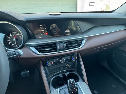 Used 2018 Alfa Romeo Stelvio Ti image 14