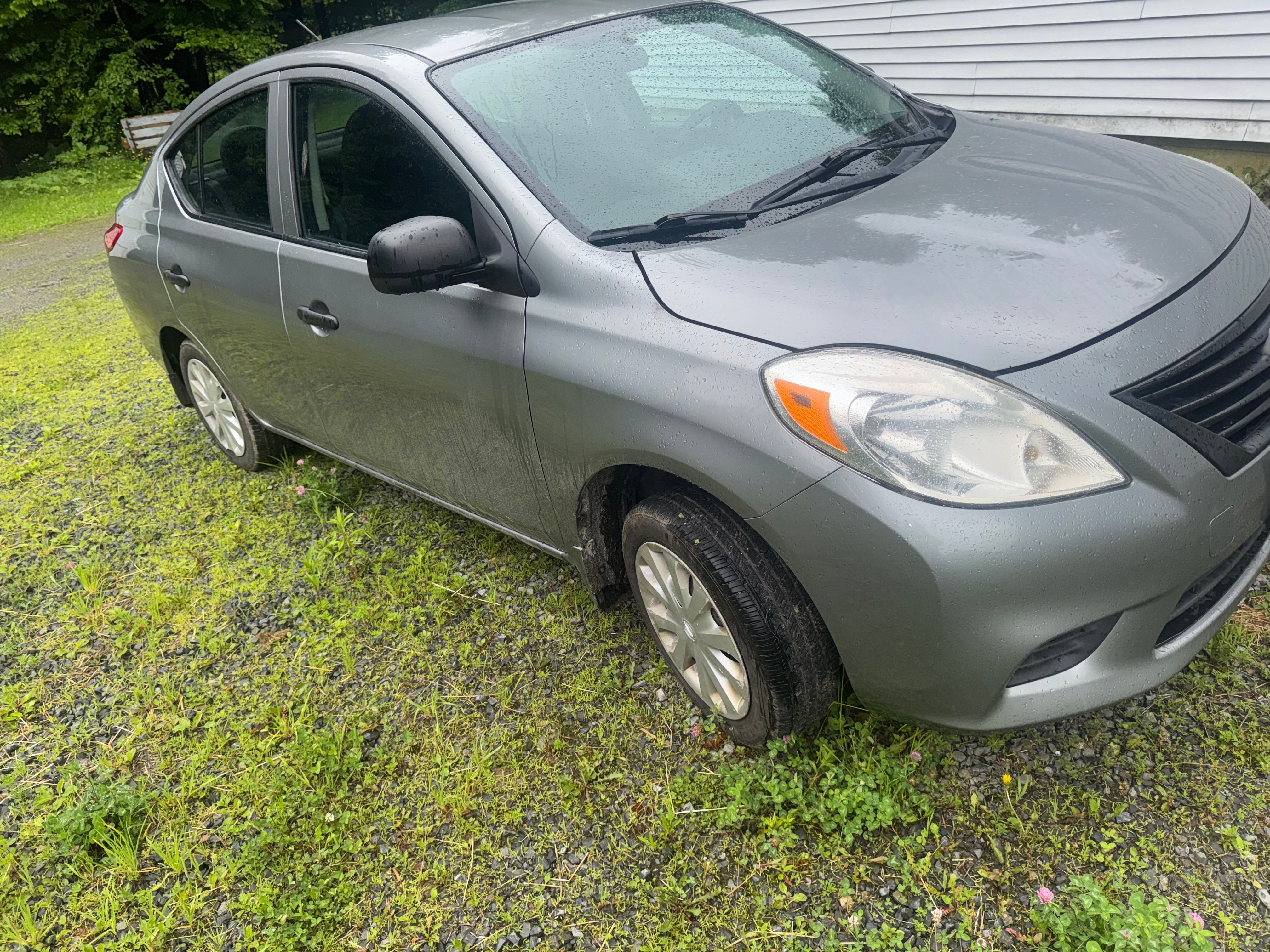Used 2014 Nissan Versa S FWD image 4