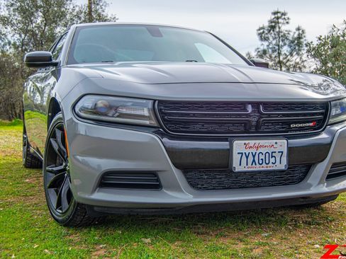 Used 2017 Dodge Charger SE w/ Blacktop Package RWD image 1