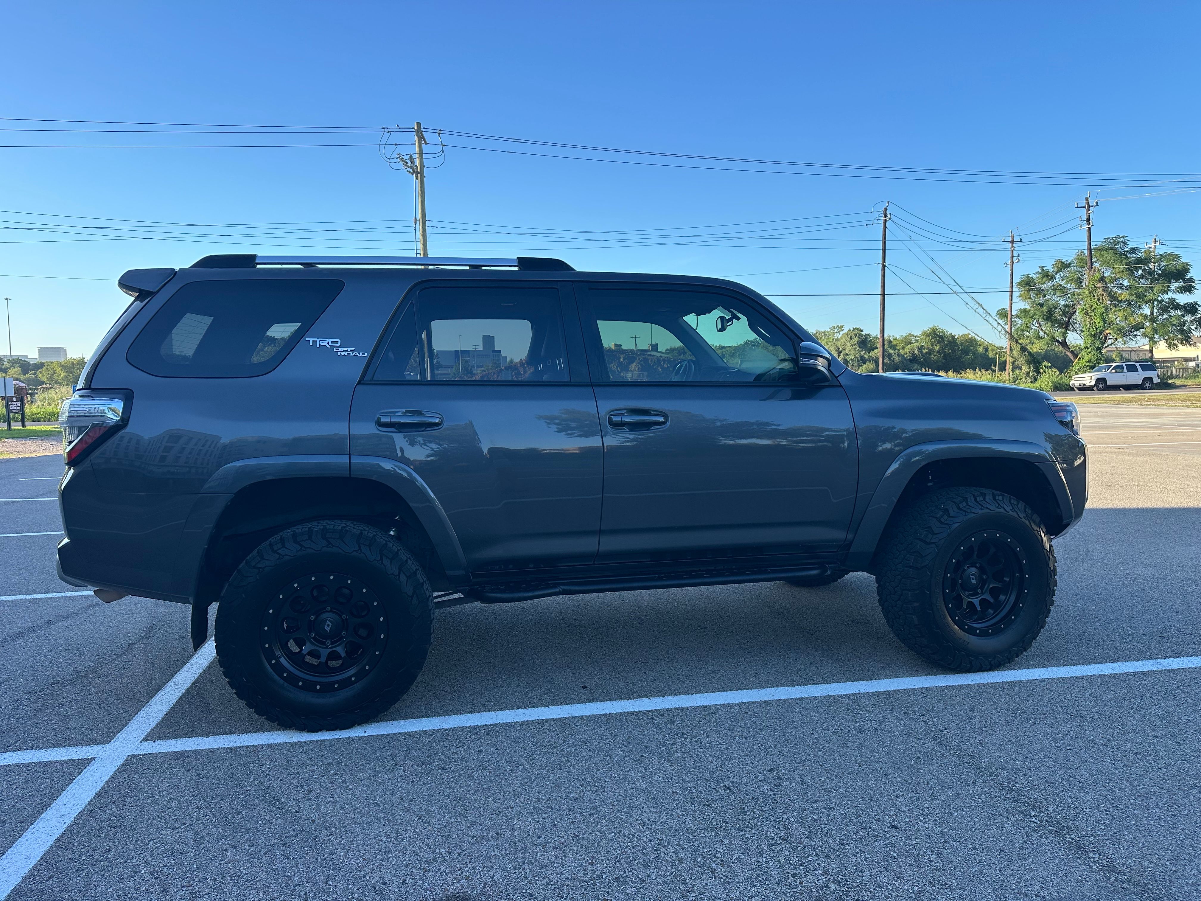 Used 2017 Toyota 4Runner TRD Off-Road Premium AWD/4WD image 4