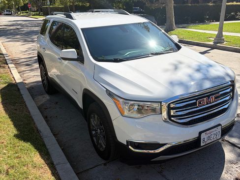 Used 2018 GMC Acadia SLT AWD/4WD image 4