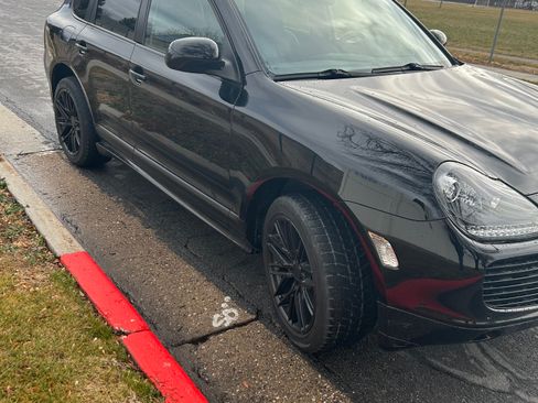 Used 2006 Porsche Cayenne Turbo S image 2