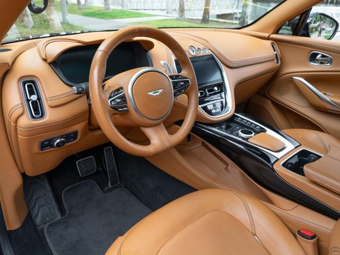 Used 2021 Aston Martin DBX AWD/4WD image 17