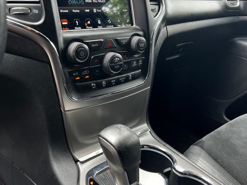 Used 2018 Jeep Grand Cherokee Altitude AWD/4WD image 13
