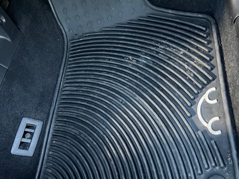 Used 2005 Volkswagen Beetle Bi-Color Edition image 20