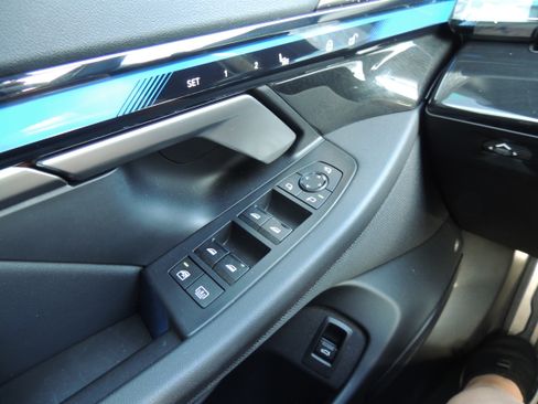 Used 2024 BMW i5 eDrive40i w/ Executive Package RWD image 26