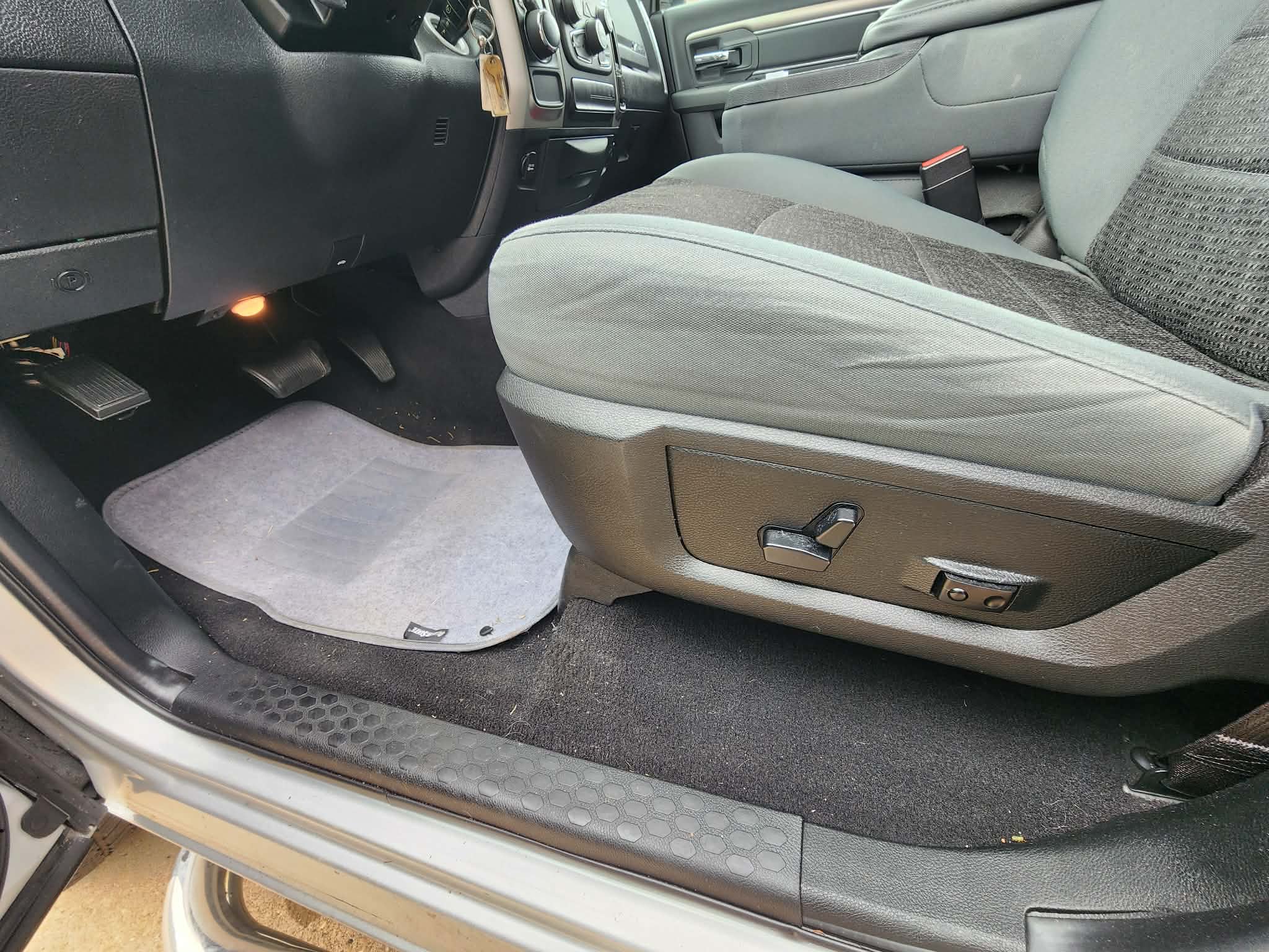 Used 2017 RAM 1500 Big Horn RWD image 12