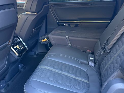 Used 2022 Rivian R1S Launch Edition image 2