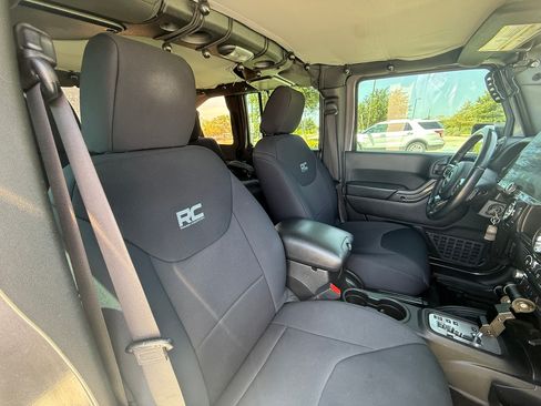 Used 2017 Jeep Wrangler Unlimited Sport w/ Connectivity Group AWD/4WD image 16