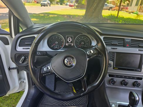 Used 2017 Volkswagen Golf Wolfsburg Edition FWD image 11