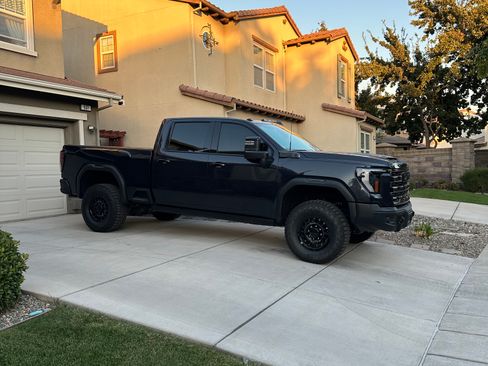 Used 2024 GMC Sierra 2500 AT4X w/ AT4X AEV Edition image 11